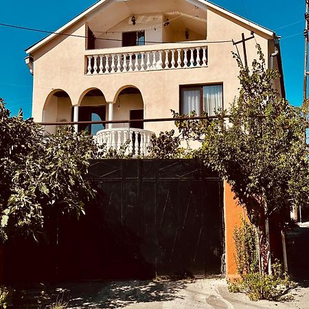 Family Guesthouse - Macharashvili Tbilisi Eksteriør billede