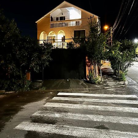 Family Guesthouse - Macharashvili Tbilisi Eksteriør billede