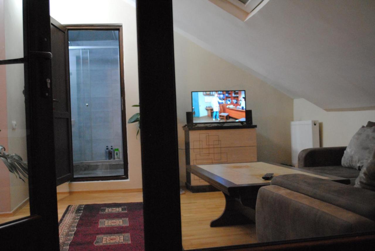 Family Guesthouse - Macharashvili Tbilisi Eksteriør billede